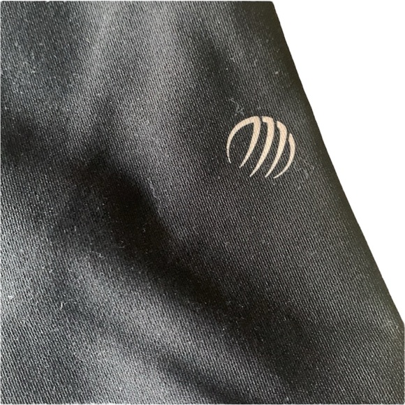 MPG Capris Leggings - Picture 2 of 4